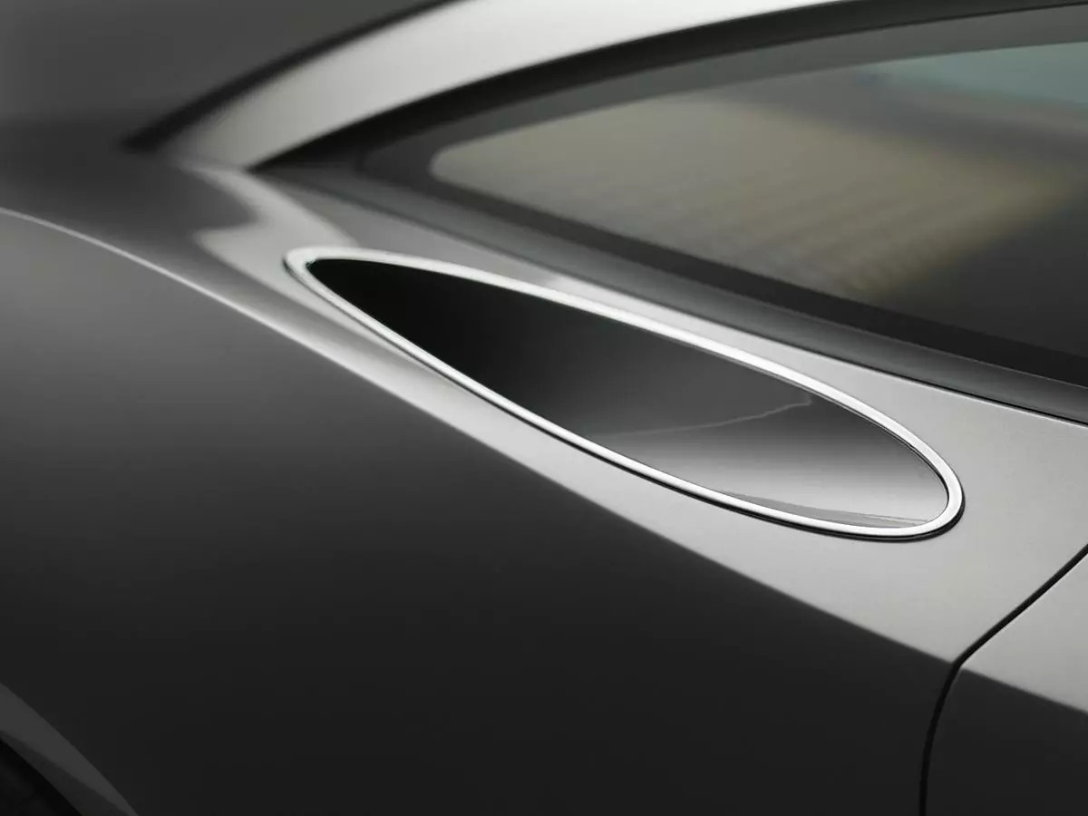 The air intakes are subtler than the ones on the C8 Aileron