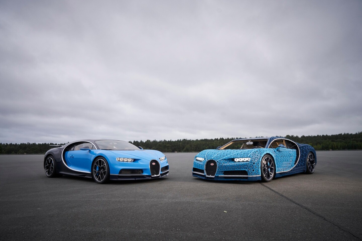 From about 20 meters away, it's difficult to tell which is the real Bugatti Chiron and which is the functioning Lego copy