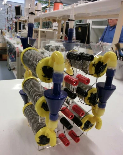 Two cascades of three MFCs each, assembled with air-gap adapters