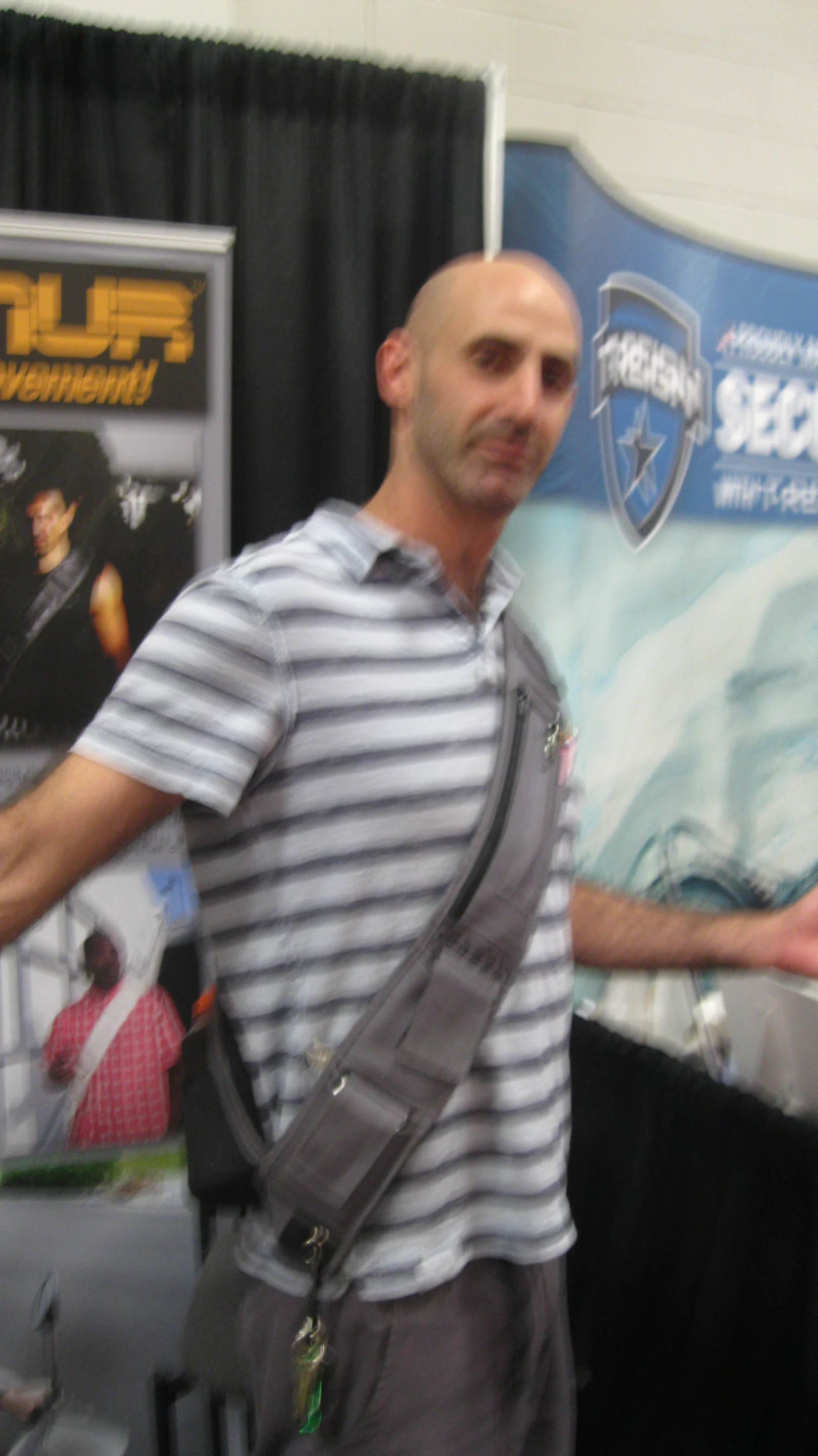 The RUNNUR provides a middle ground between backpack and pocket