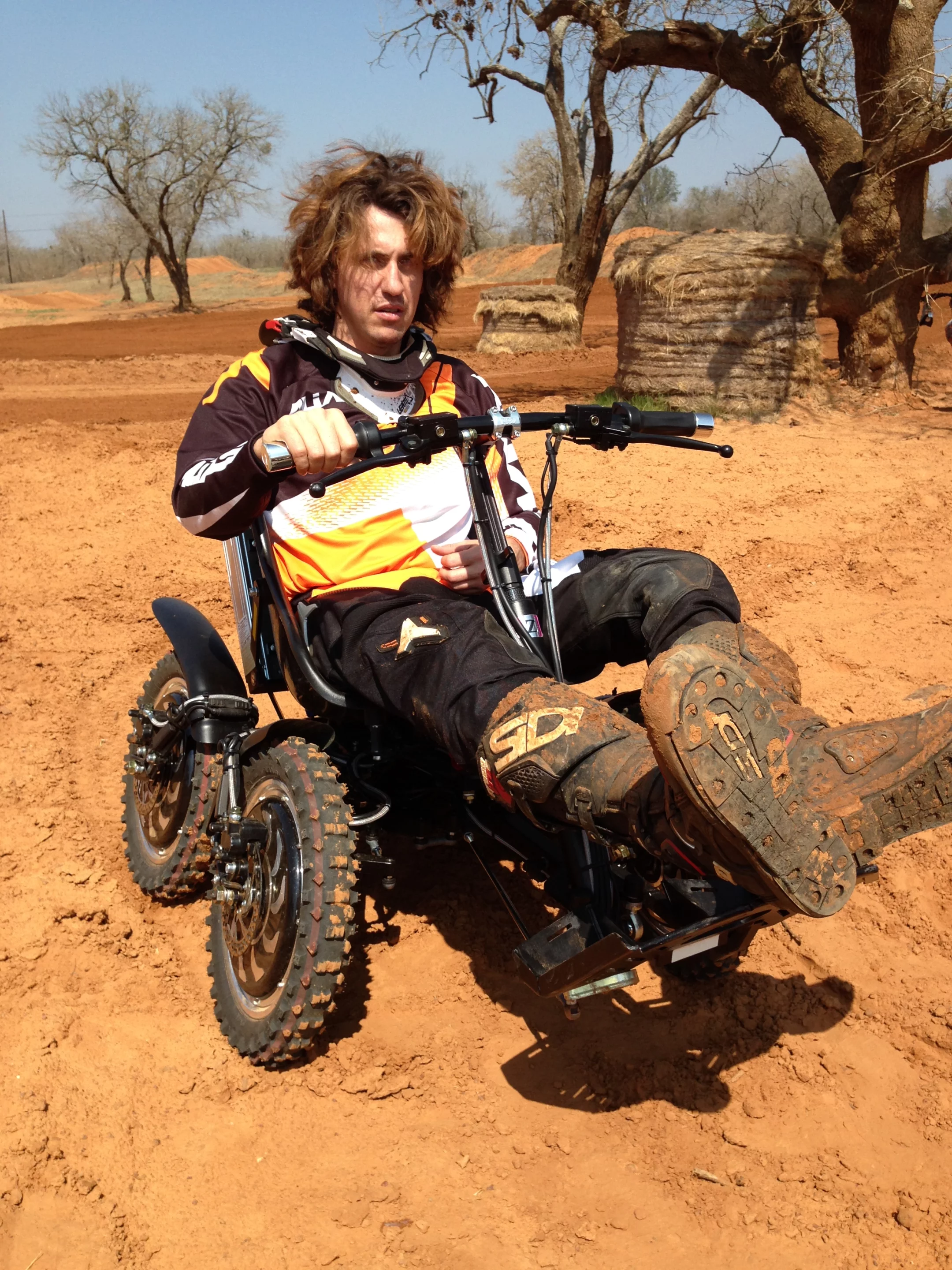 The Zoom tips the scales at 150 lb (68 kg), and can accommodate riders weighing up to 220 lb (100 kg)