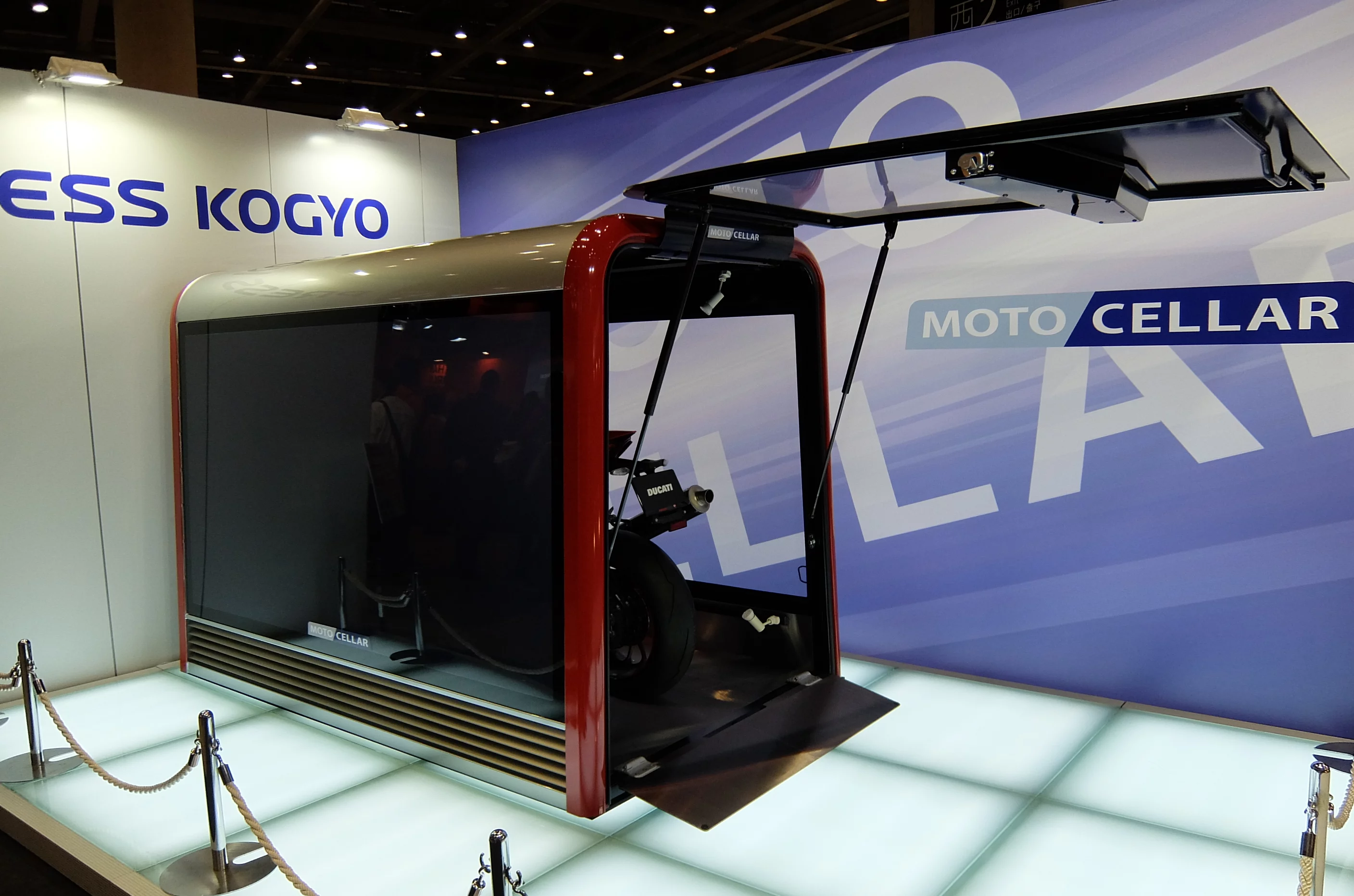 Access to the Moto-Cellar is through this top hinged rear door (Photo: Stephen Clemenger/Gizmag.com)