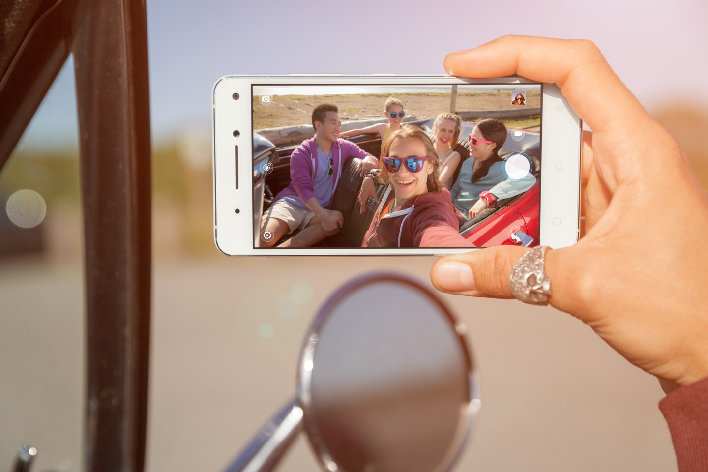 The S1 has two front-facing selfie cameras