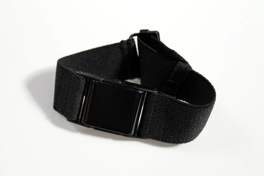 The PulseOn is small with a curved glass screen