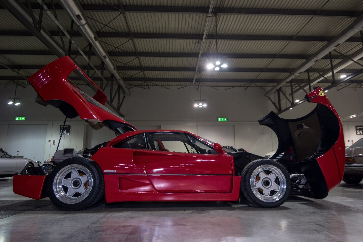 The Ferrari F40 sold for €1,030,400 ( $1,092,843)