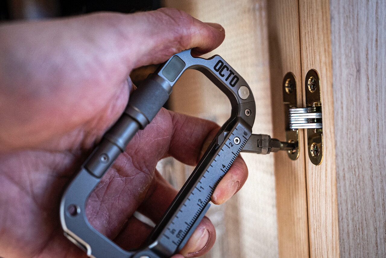 The Octo Max features fold-out flathead and Phillips screwdrivers