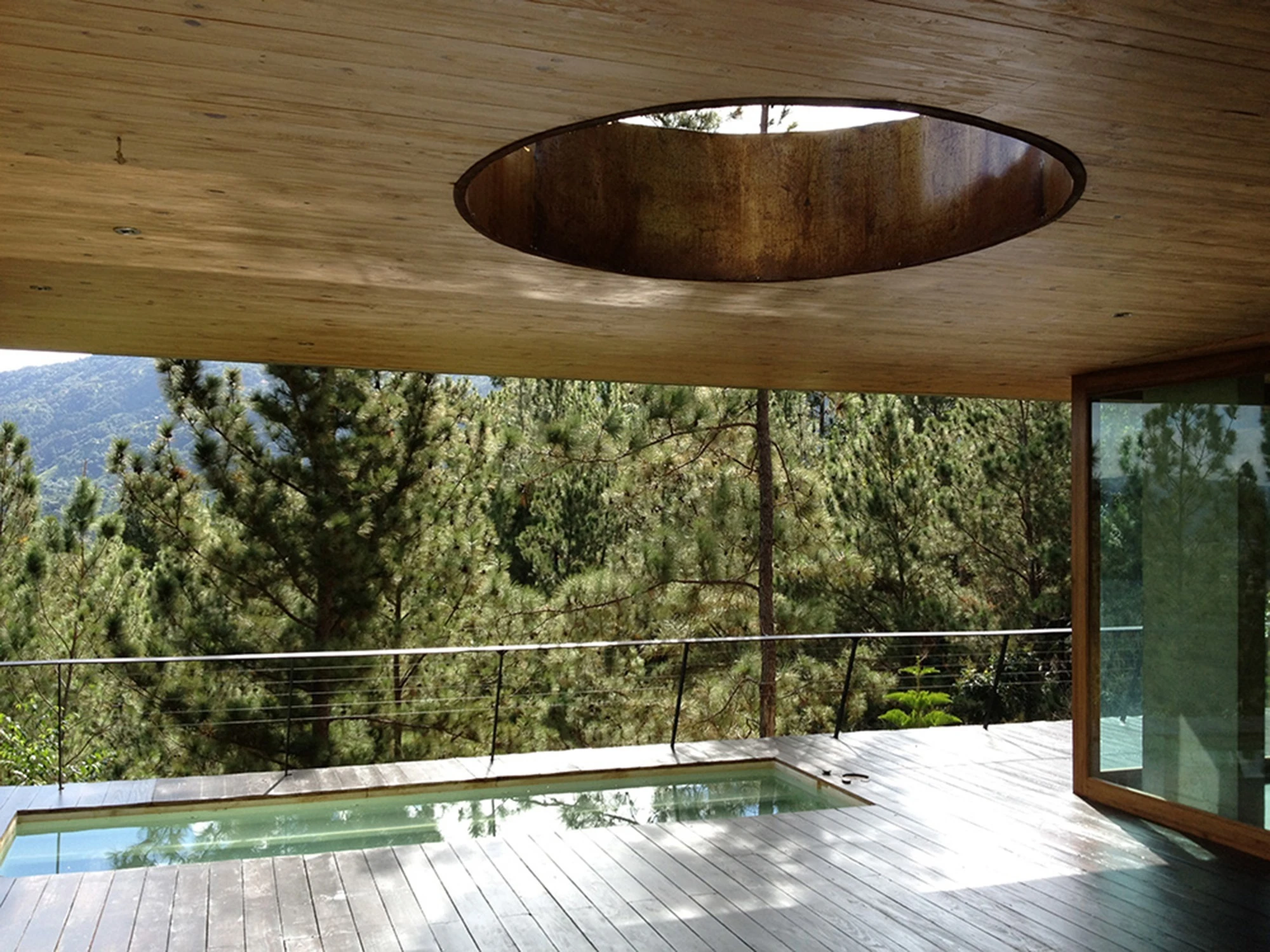 The forward areas and balconies also feature ample natural sunlight and outdoor areas (Photo: Eduardo Abreu)