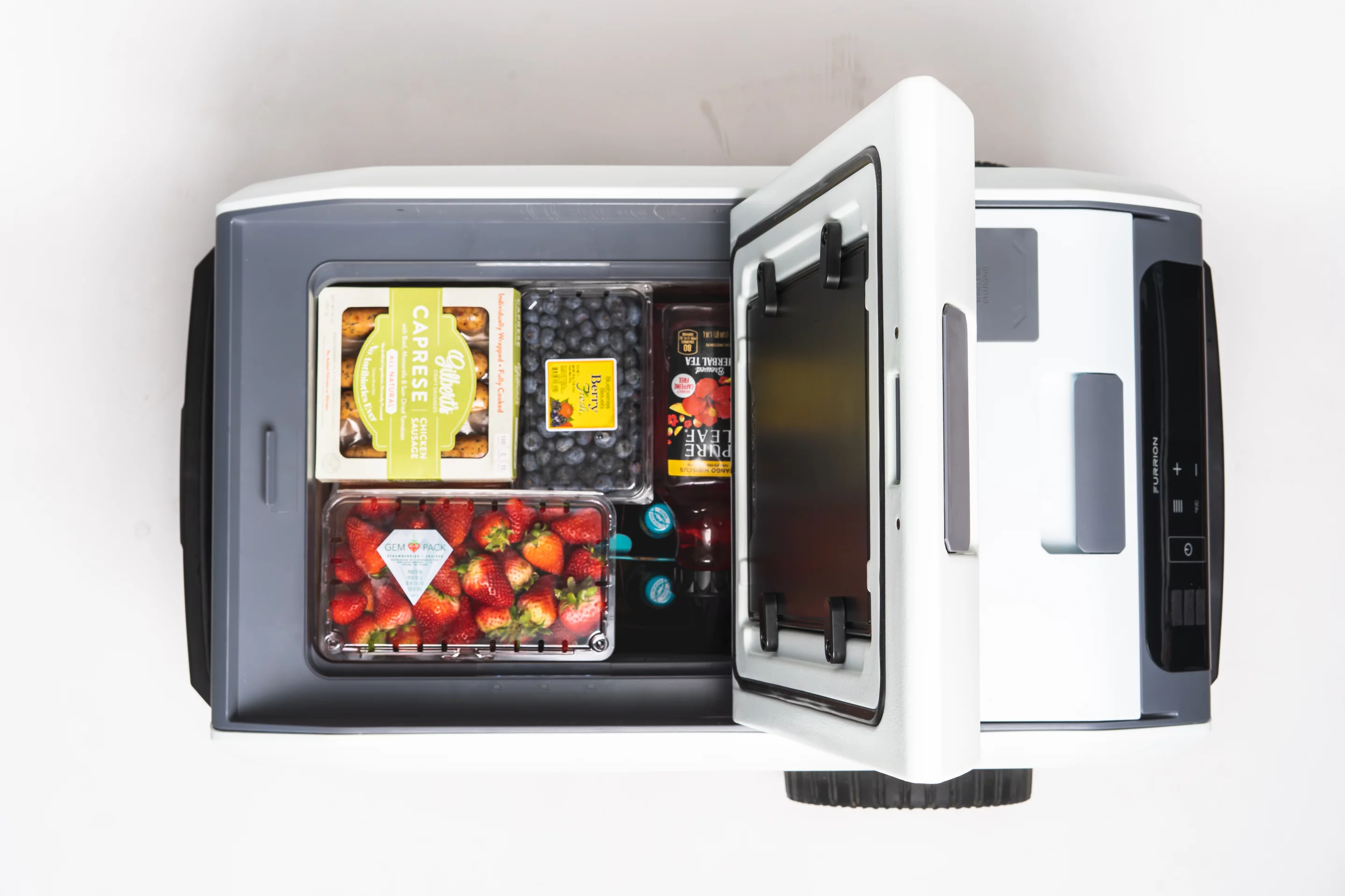 Without the need for ice, the eRove can be filled with food and drink