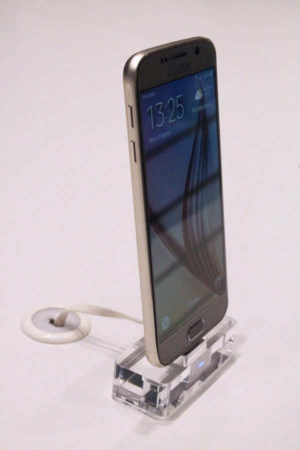 The Samsung Galaxy S6 (Photo: Stu Robarts/Gizmag.com)