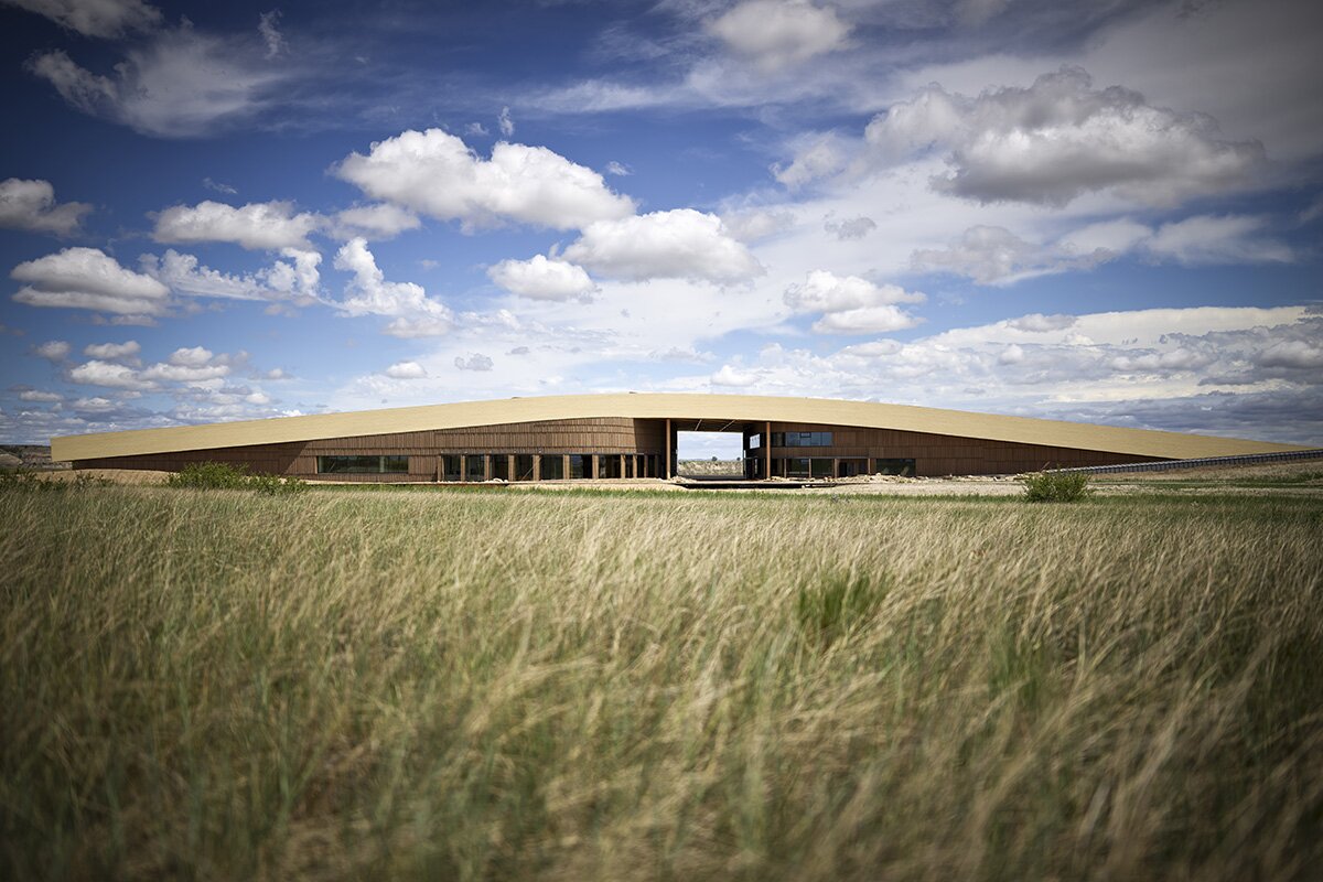 Stunning rammed-earth library conforms to Badlands topography