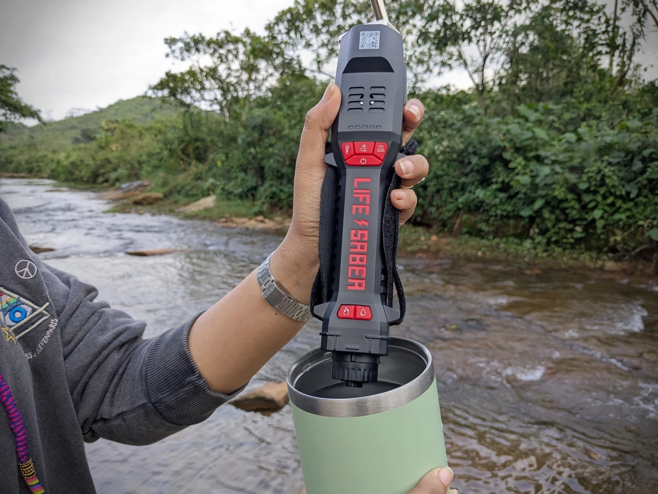 I did as the instructions said – filled about half a bottle with some running freshwater, treated it under the UV purifier for precisely 120 seconds until the countdown went off, and drank the water – and I seem to be alright after a few days