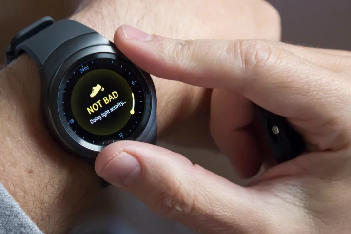 Gizmag reviews the new Samsung Gear S2, a round-faced smartwatch with a rotating bezel (and a few missing pieces)