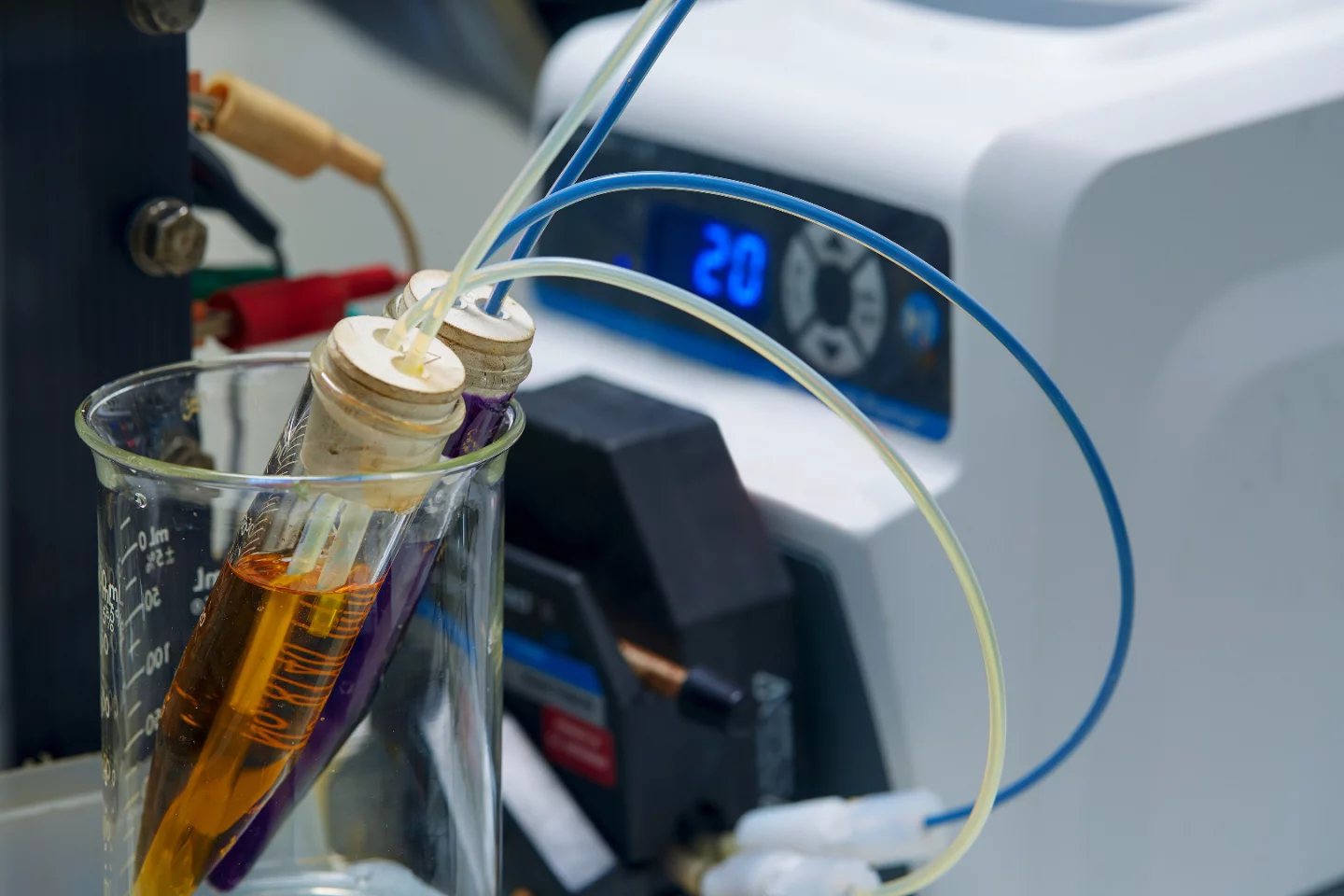 PNNL’s all-organic aqueous flow battery uses two inexpensive and readily available electrolytes, one containing methyl viologen and another with 4-HO-TEMPO