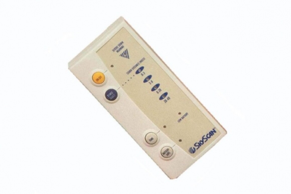 Hand-held lightning detector and storm warning device