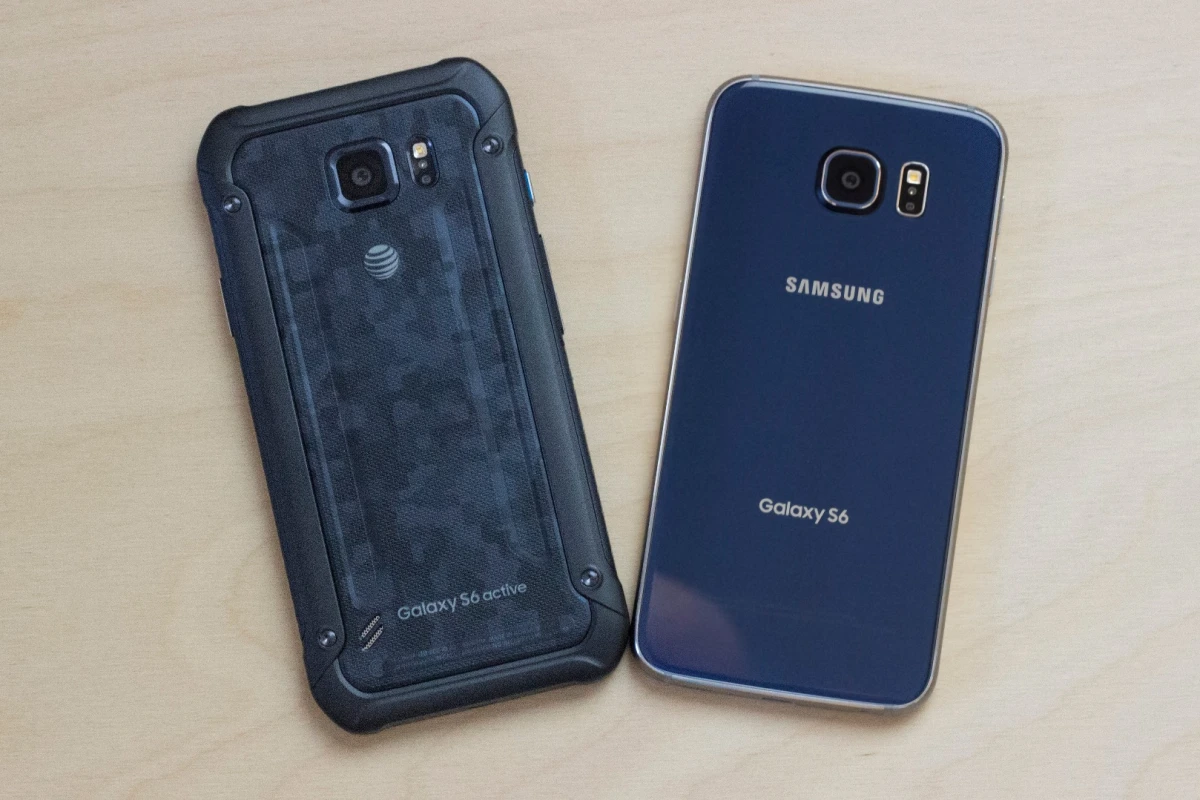 Gizmag compares the Samsung Galaxy S6 Active (left) to the Galaxy S6: two outstanding phones that complement each other perfectly