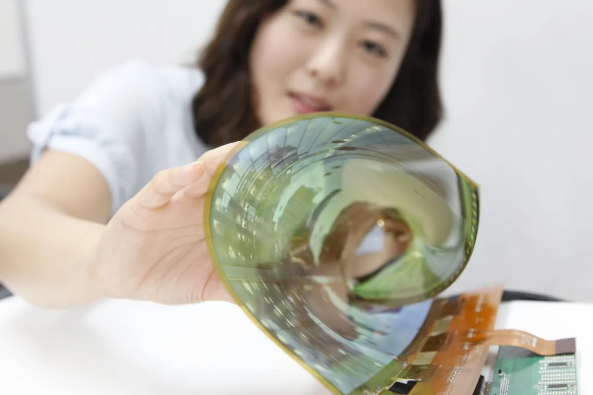 LG Display's new flexible OLED panel can be rolled up to a radius of 3 cm