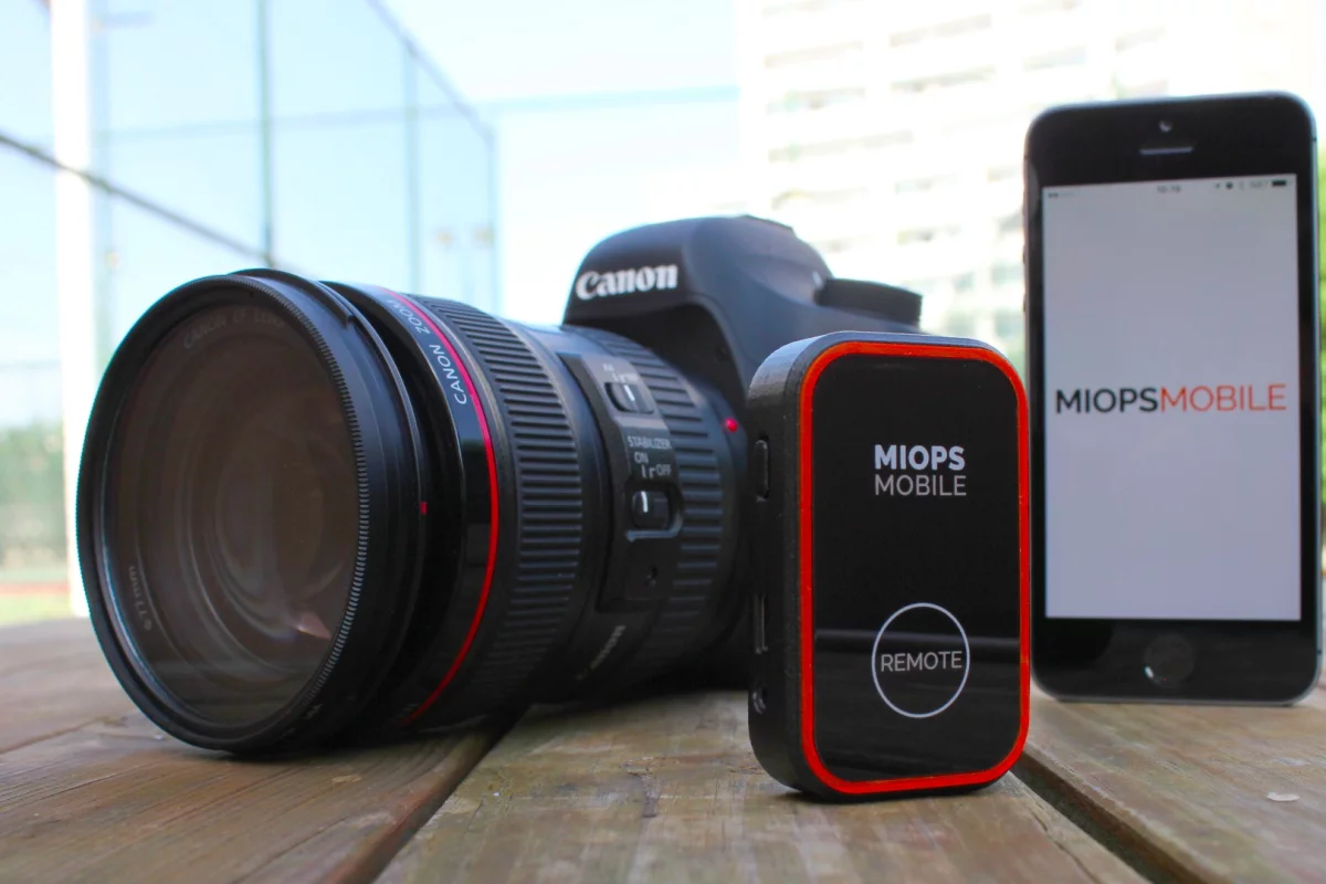 Miops Mobile lets you use a smartphone to remotly trigger a camera