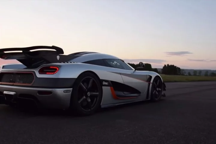 Koenigsegg says its One:1 supercar managed to accelerate from 0-300 km/h (0-186 mph) in 11.922 seconds and decelerated to a standstill in a further 6.032 seconds