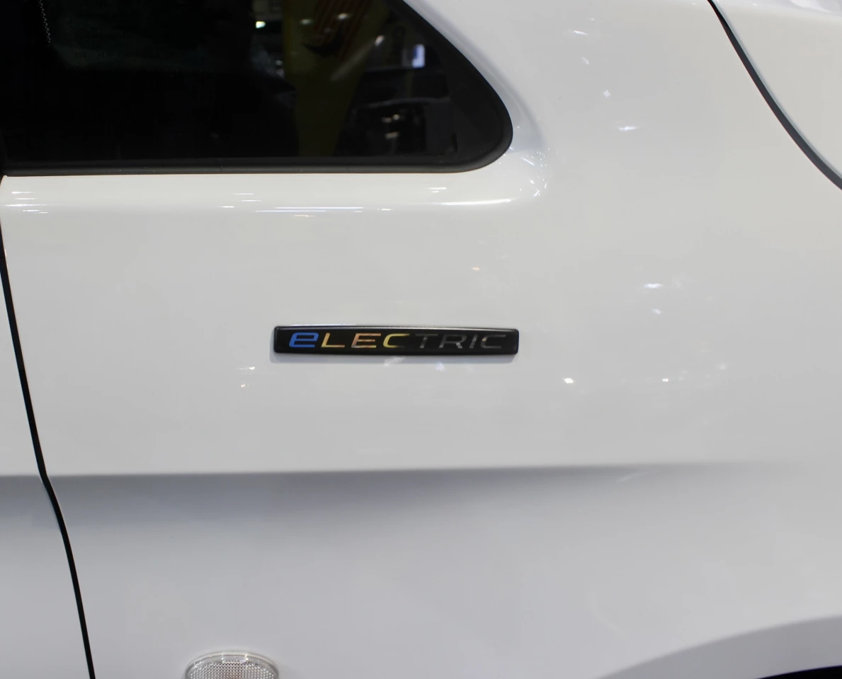 Based on the Mercedes-Benz eVito, the Weekender E offers up to 184 km or so of zero-emissions driving per charge