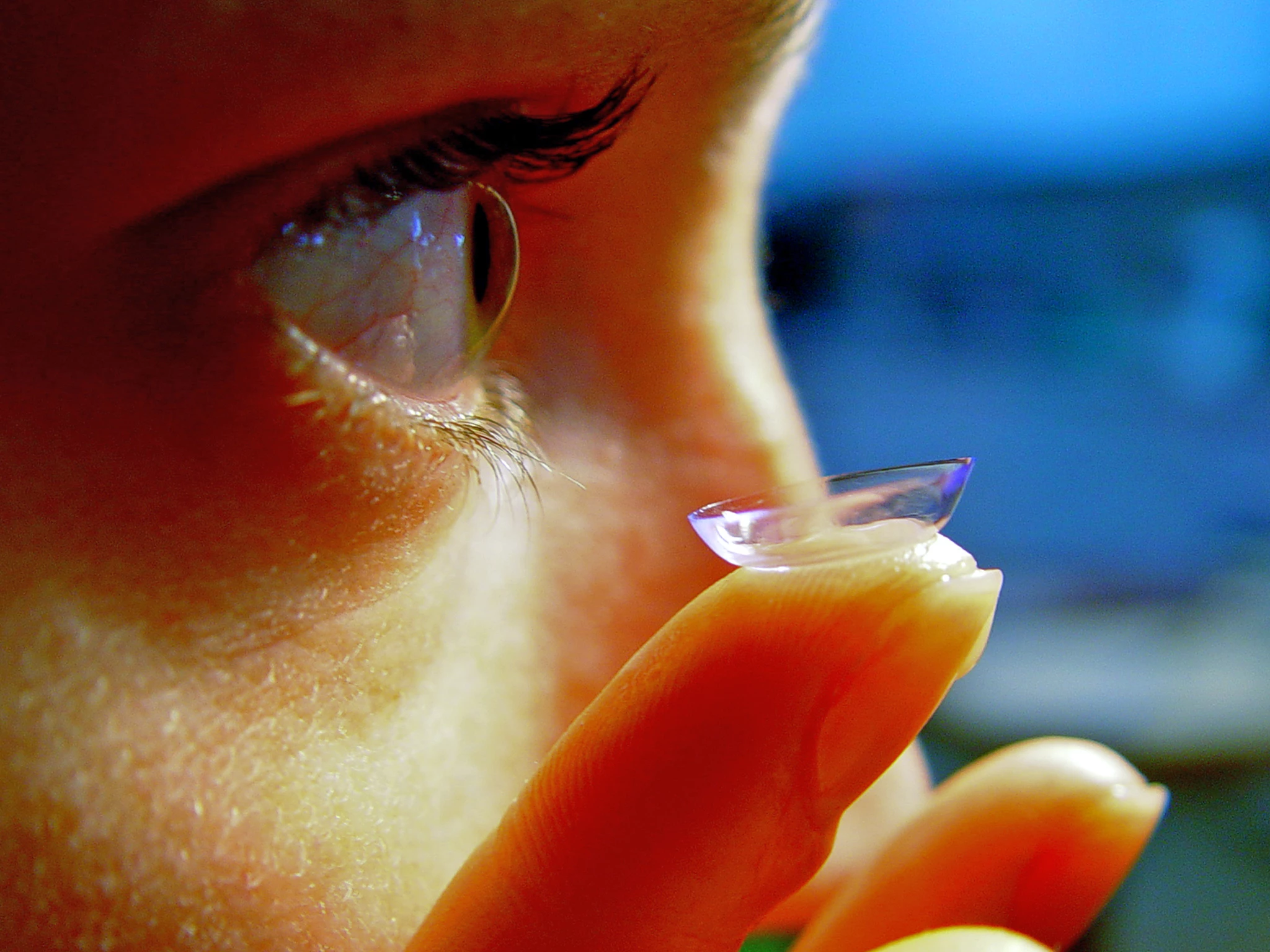 Color-changing contact lenses will alert diabetics when sugar levels change (Photo: Etan J. Tal, Creative Commons)