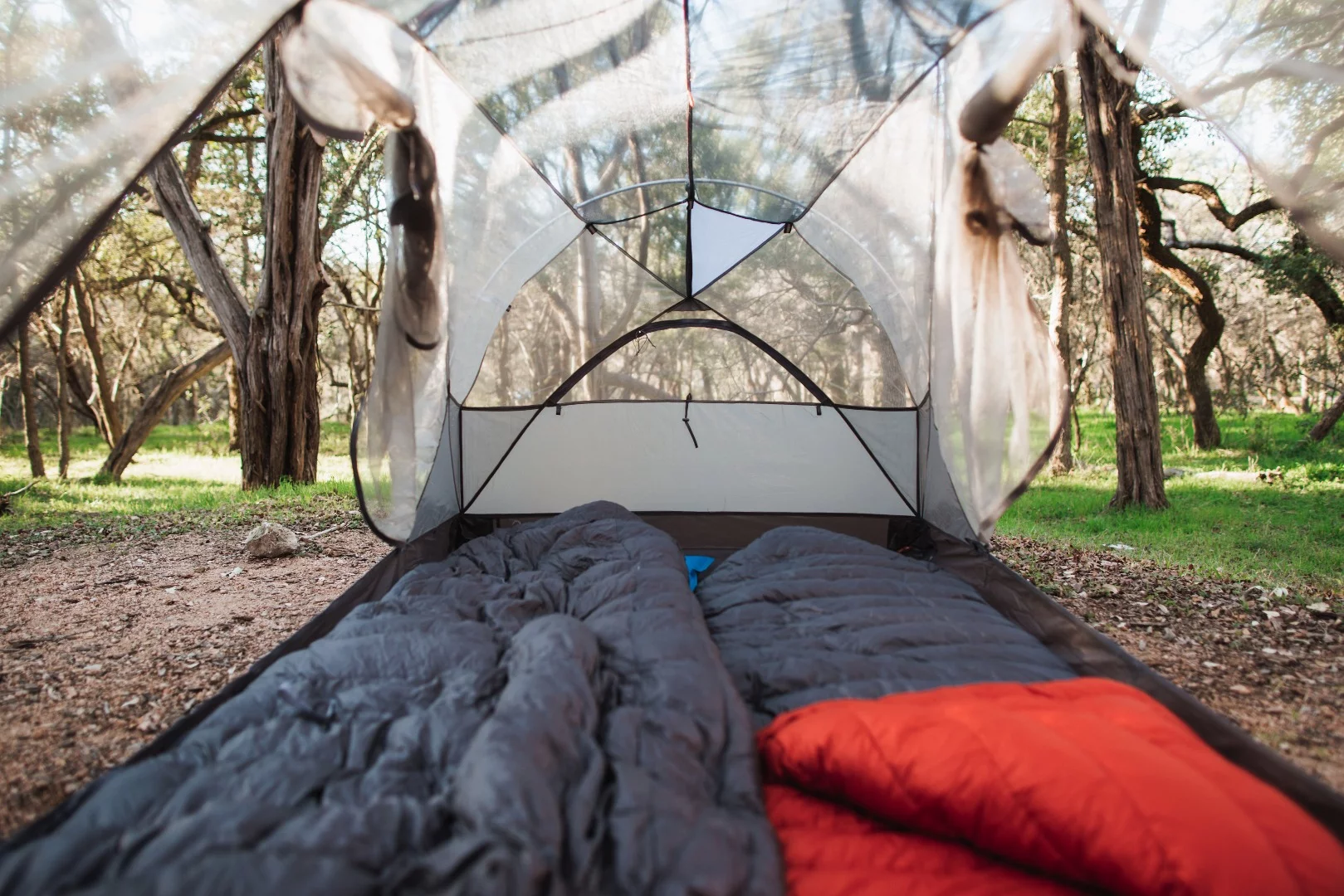 The Kammok Sunda has windows at the two ends, doors at the sides