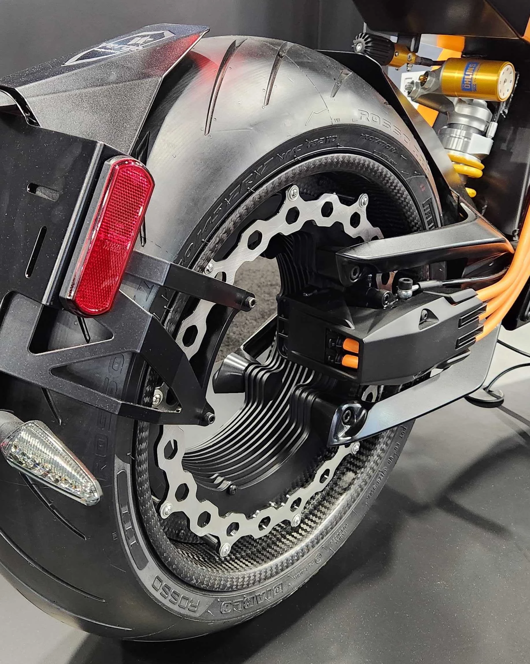 A look at that see-through wheel