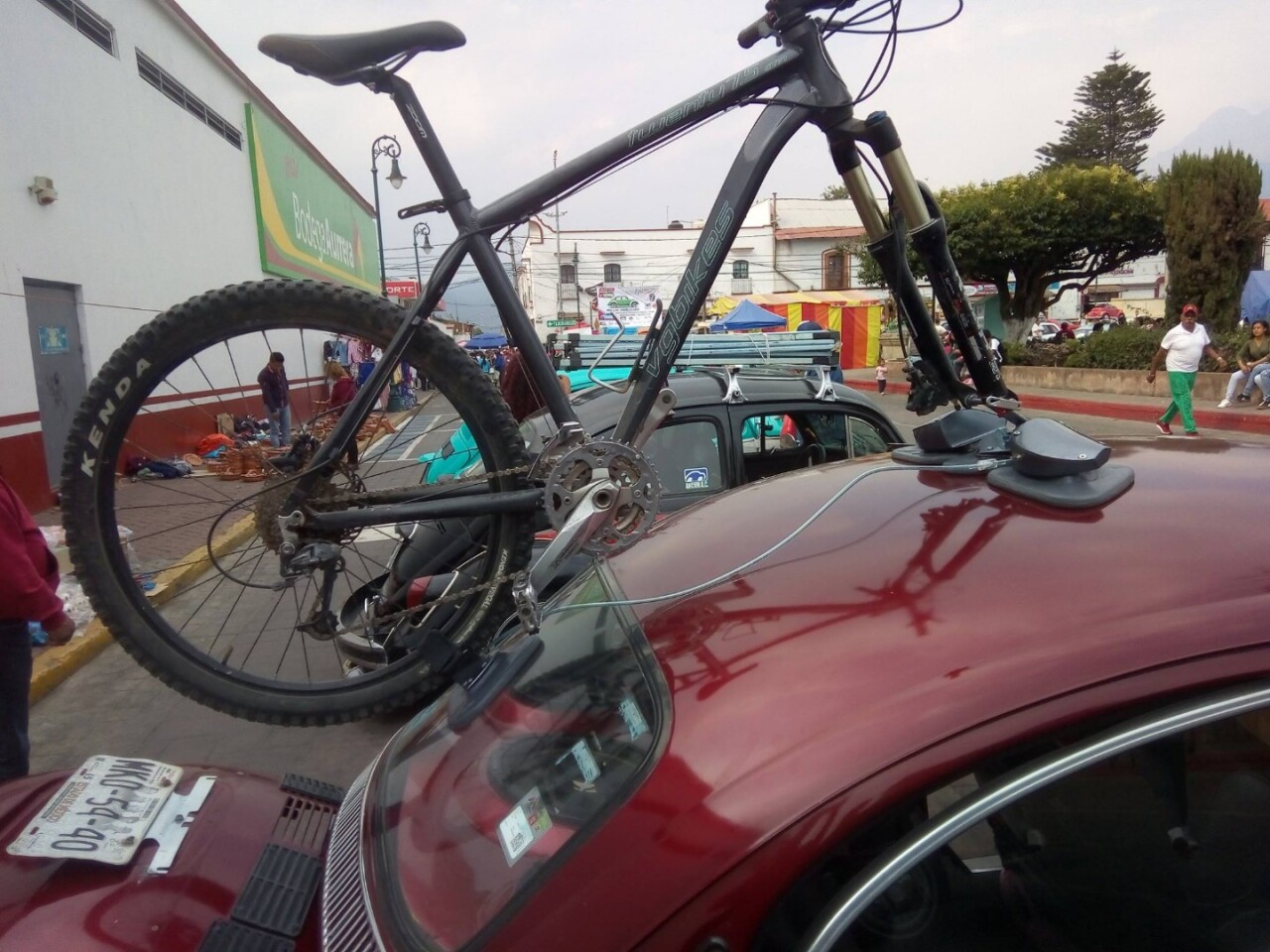 If the user wants to temporarily leave their car unattended, they can "arm" the Albike Wox to send an app alert if anyone tries messing with it