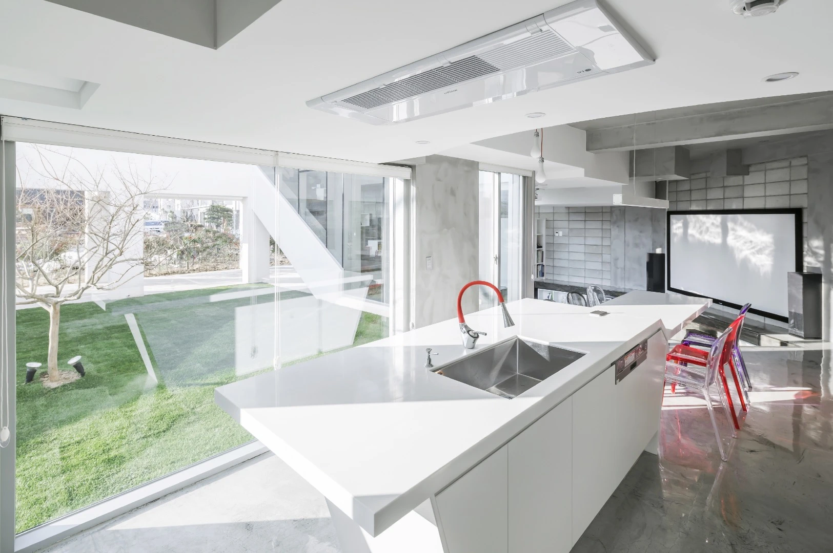 The Flying House's kitchen and dining area