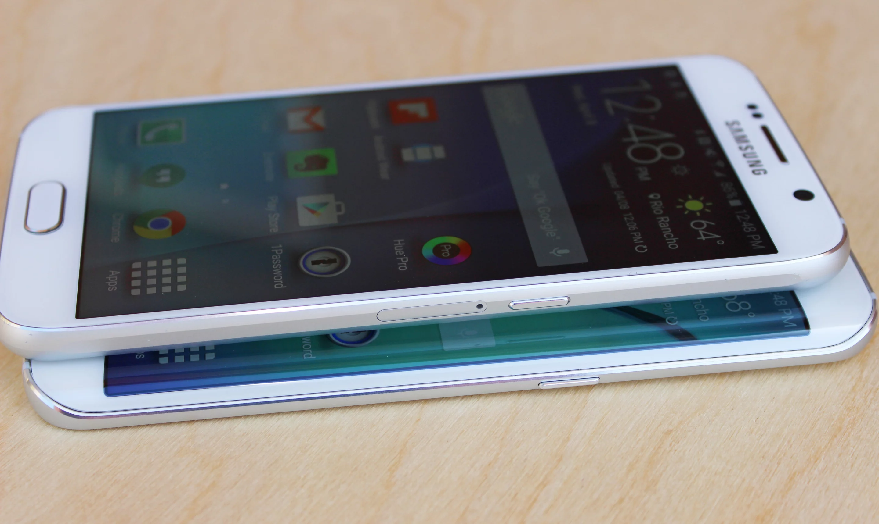 The Galaxy S6 on top of the Edge (Photo: Will Shanklin/Gizmag.com)