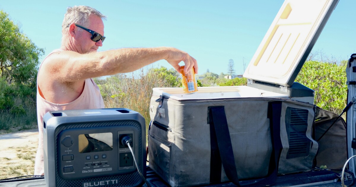 BLUETTI Elite 300 + Charger 2: Fast-Recharge, Go-Anywhere Power