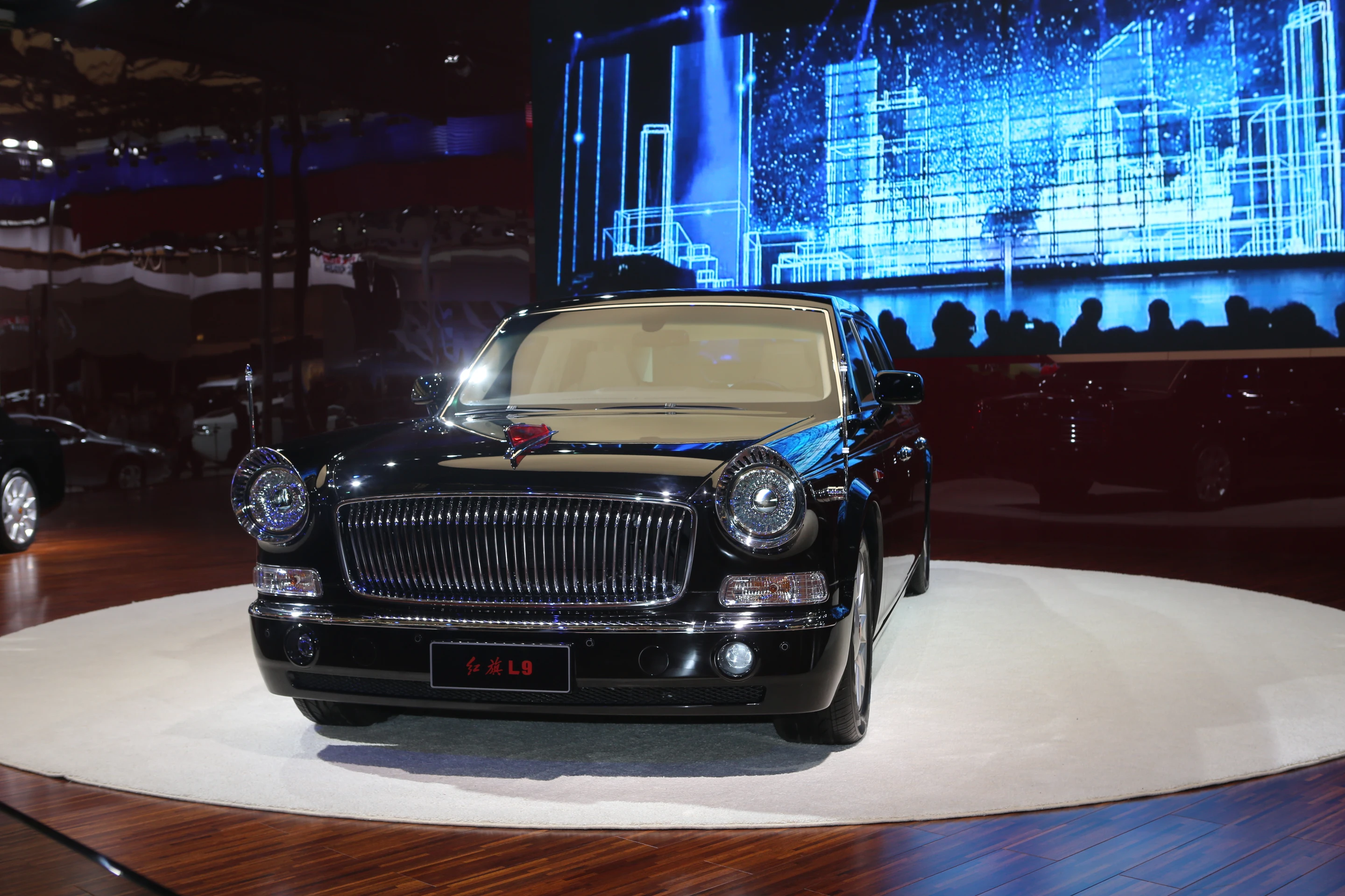 L9 aka. Hongqi CA7600L is powered by a 6.0 litre V12, producing 406.65 lb.ft of torque and 400 horsepower