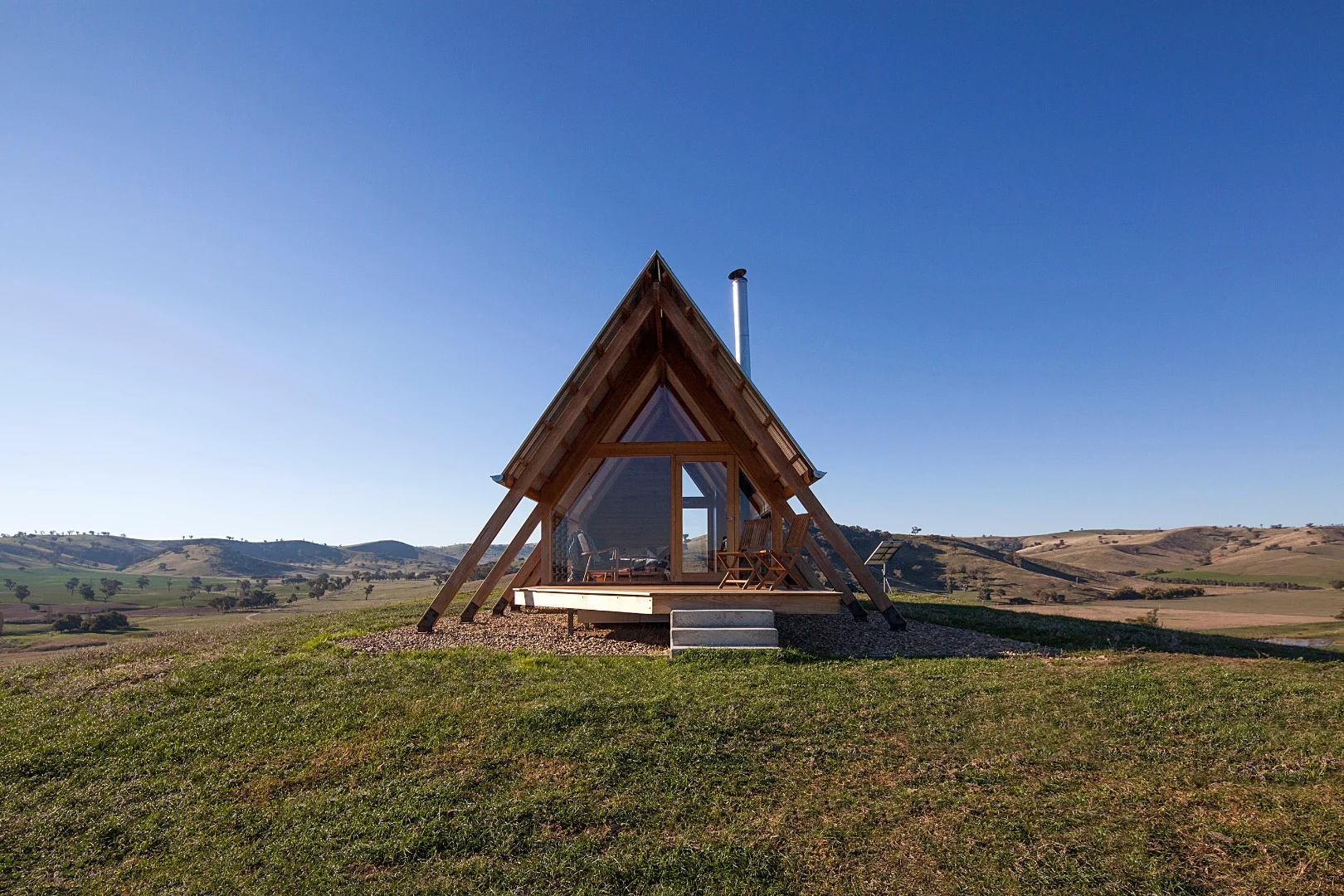 JR's Hut is finished in corrugated iron that rests on a solid hardwood frame crafted from locally sourced Silvertop Ash