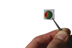 A new kind of supermacro lens will resolve fine details in the patterns of color change to identify specific chemical hazards (Image: Credit: Sailor Lab/UCSD)