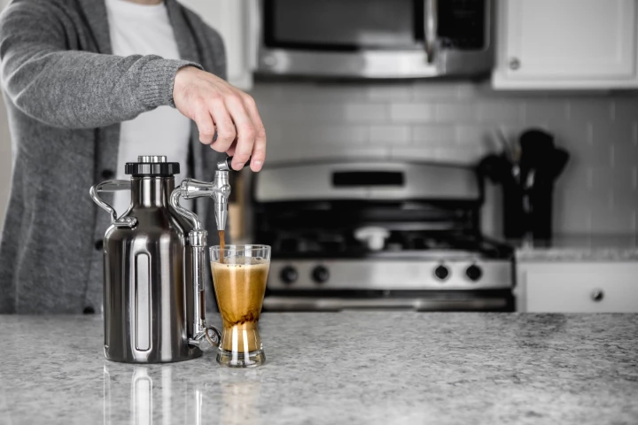 uKeg Nitro has components that are based on the previous uKeg beer-growler from GrowlerWerks, but that's where the similarity ends - oh, except the coffee looks like beer too