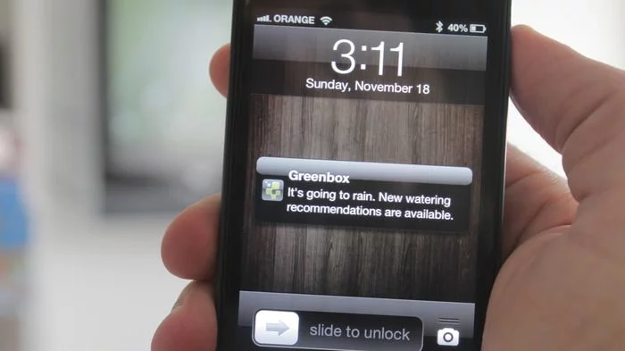 The app interfaces with cloud-driven weather data and subsequently suggests relevant changes to the watering program (Photo: 22seeds)