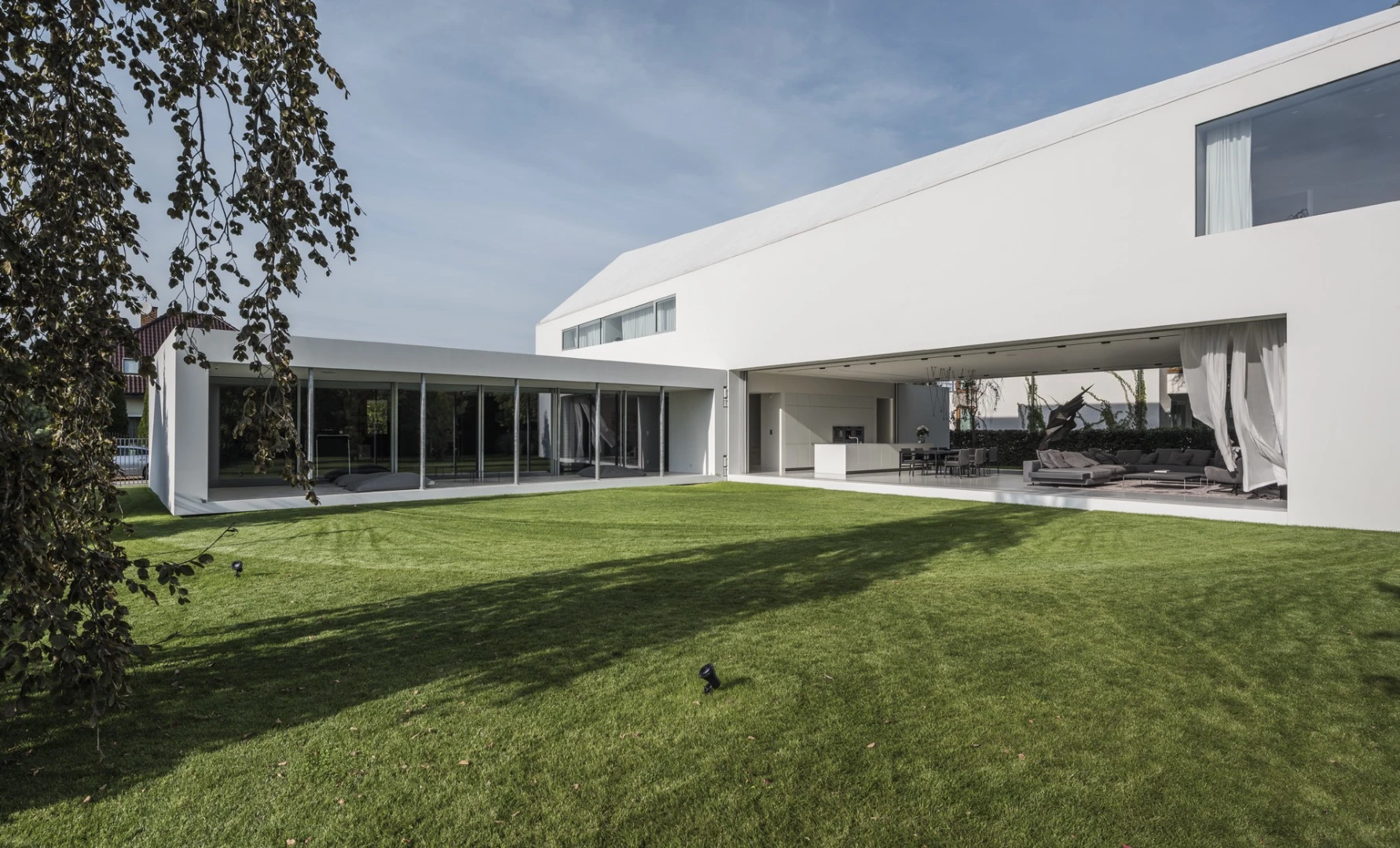 Quadrant House's moving terrace can be used to open up the home to the outside