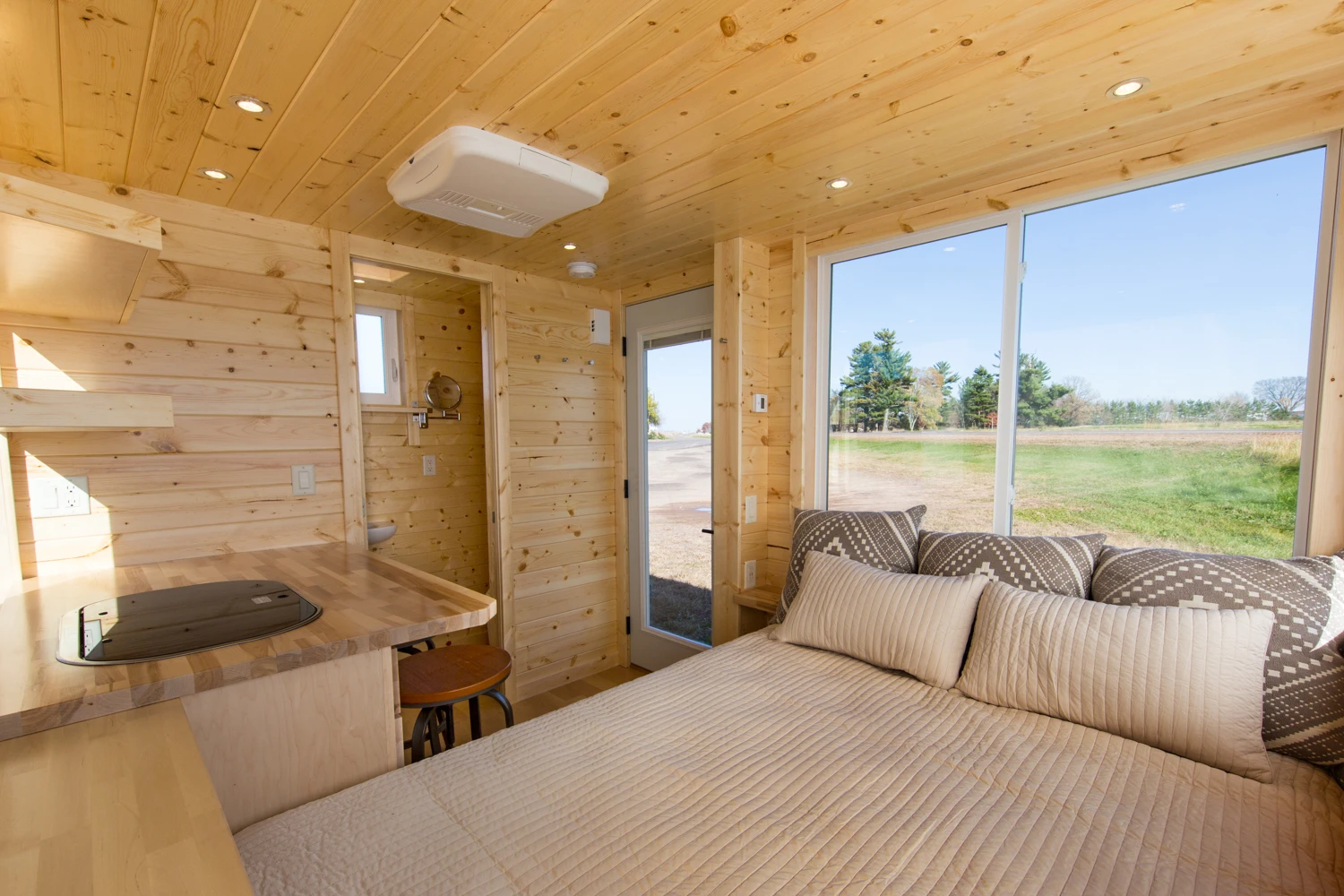 The Vista Sport is based on a single-axle trailer and measures just 13 ft (4 m) long