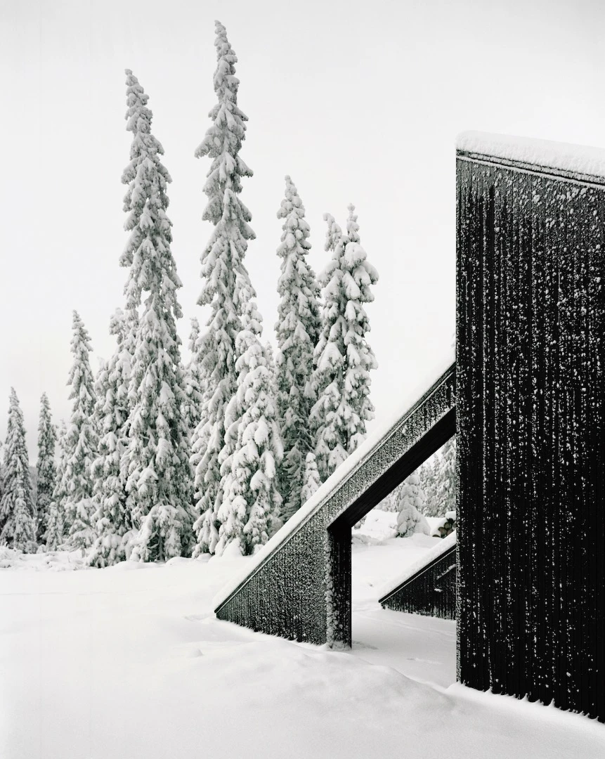 The cabin was designed by Norwegian architecture studio Vardehaugen
