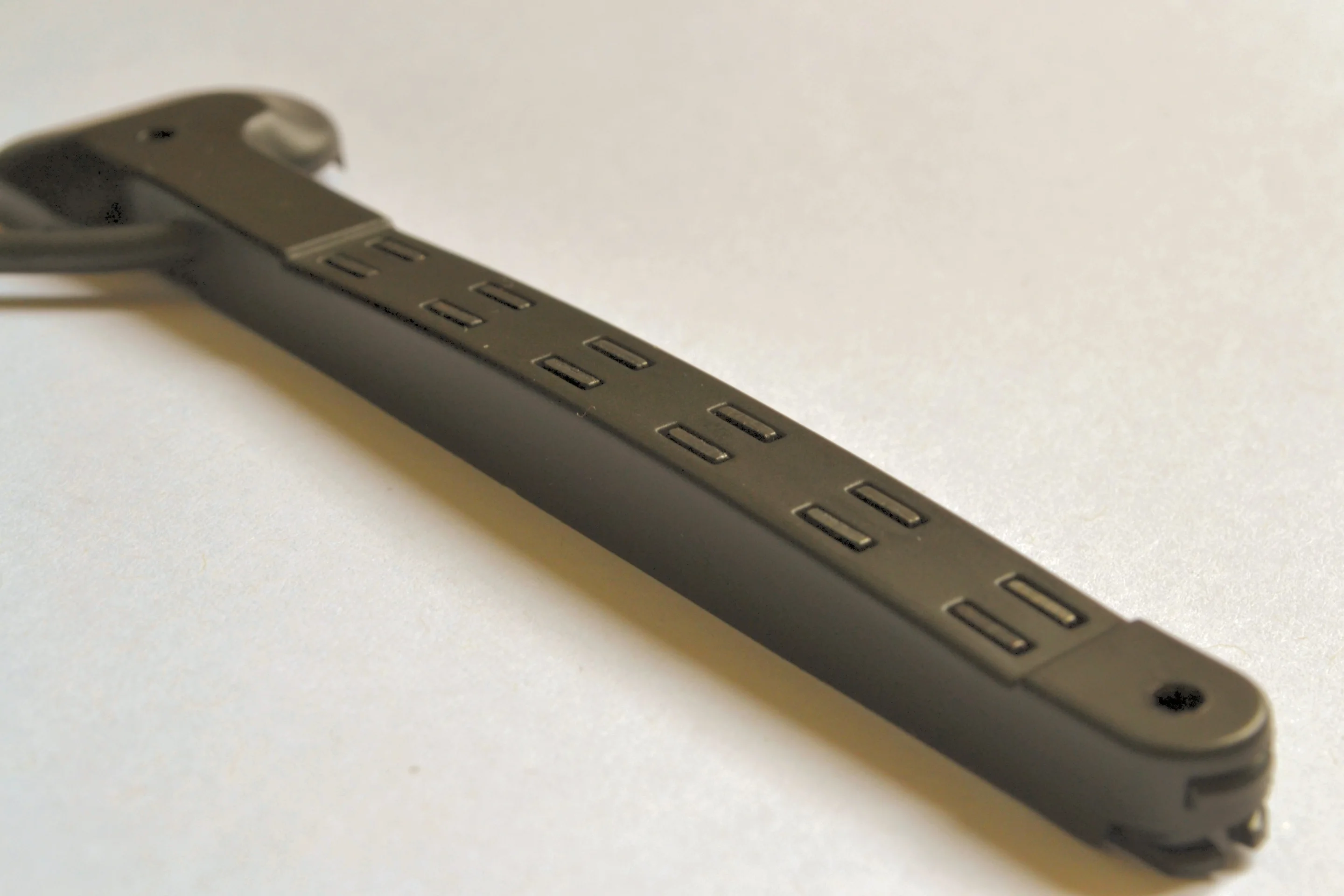 The TriplePlay hex pickup captures a player's performance and feeds it to the controller (Photo: Paul Ridden/Gizmag)