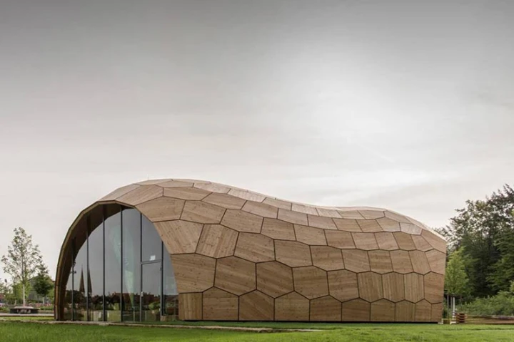 Robots have helped to create a lightweight, ultra-thin wooden exhibition hall (Photo: ICD/ITKE/IIGS University of Stuttgart)