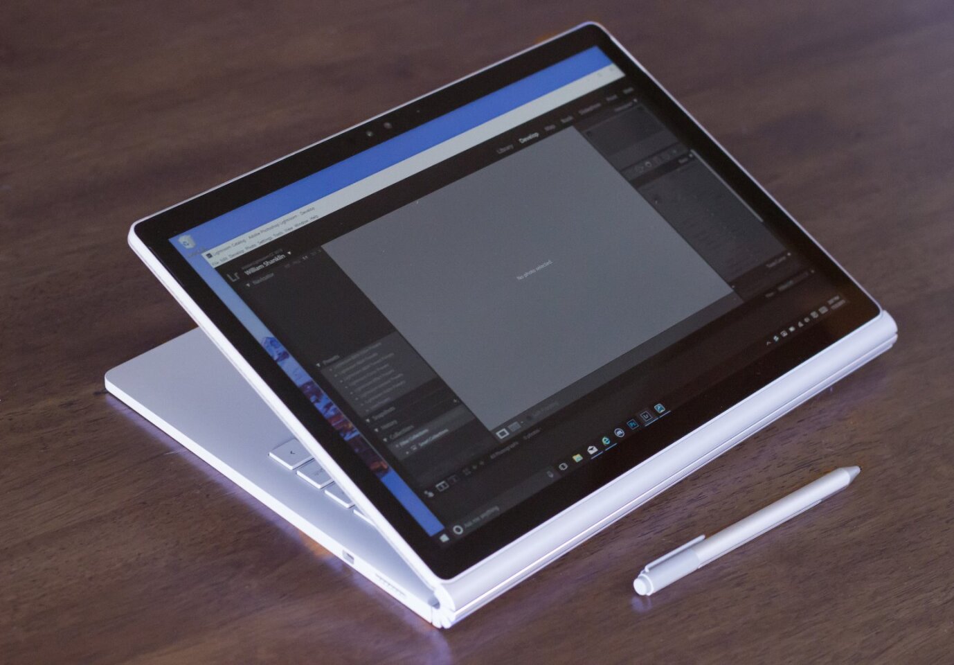 Flipping the screen around for Lightroom in stand mode