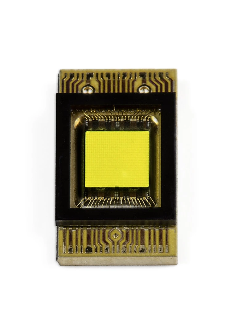 A look at the "smart pixel" LED chip