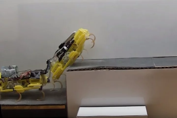 The VelociRoACH gets by with a little help from its friend