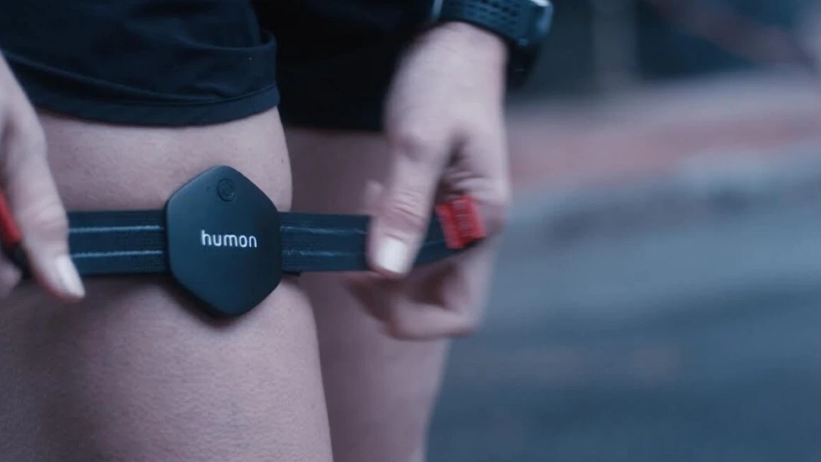 The Humon Hex can offer real-time muscle oxygenation levels allowing a person to adjust their exertion while training to reach optimum levels