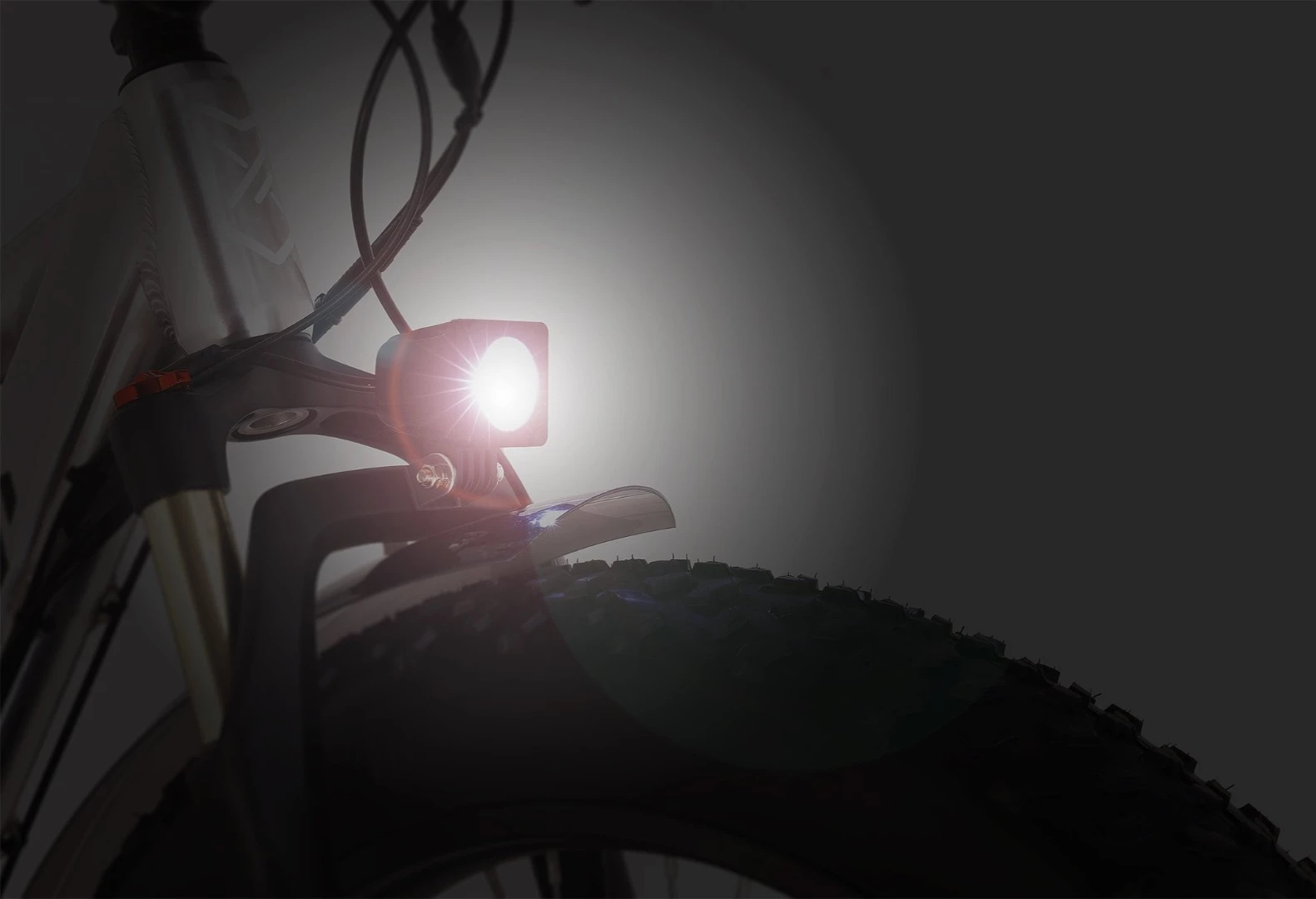 Juiced RipCurrent S: integrated 1,050-lumen headlight