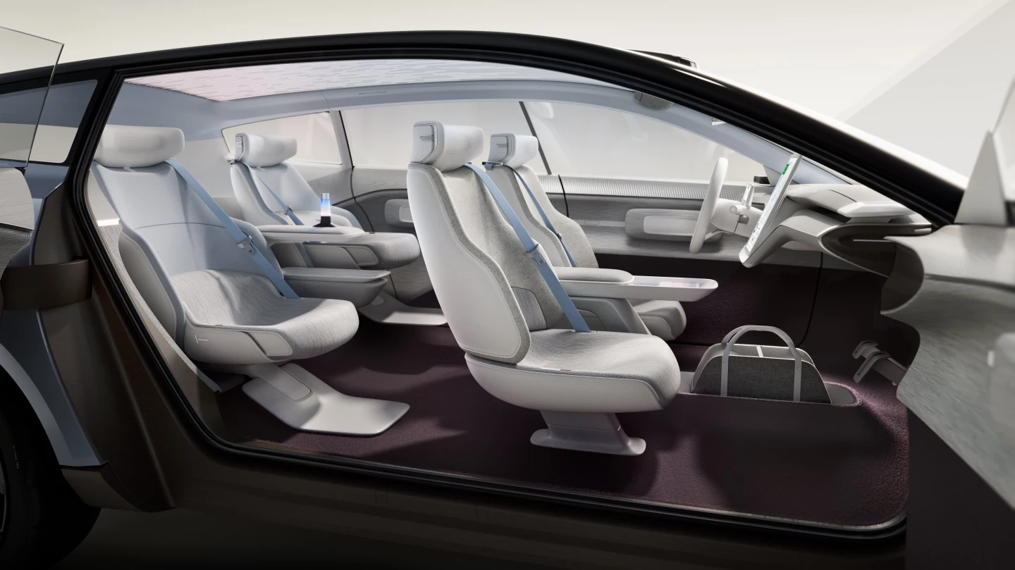 The flat floor and independent seats free up plenty of space to sway legs and swing elbows