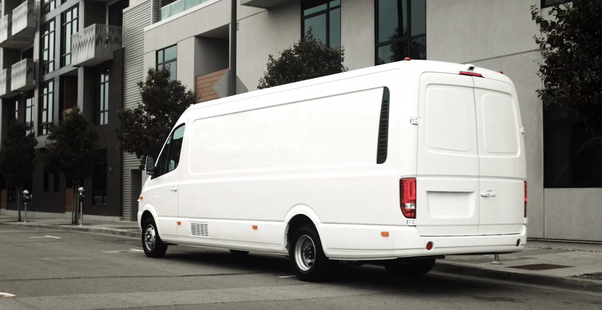The V8070 has payload capacity of up to 580 cu ft (16.4 cu m) and up to 6,000 lb (2,720 kg)