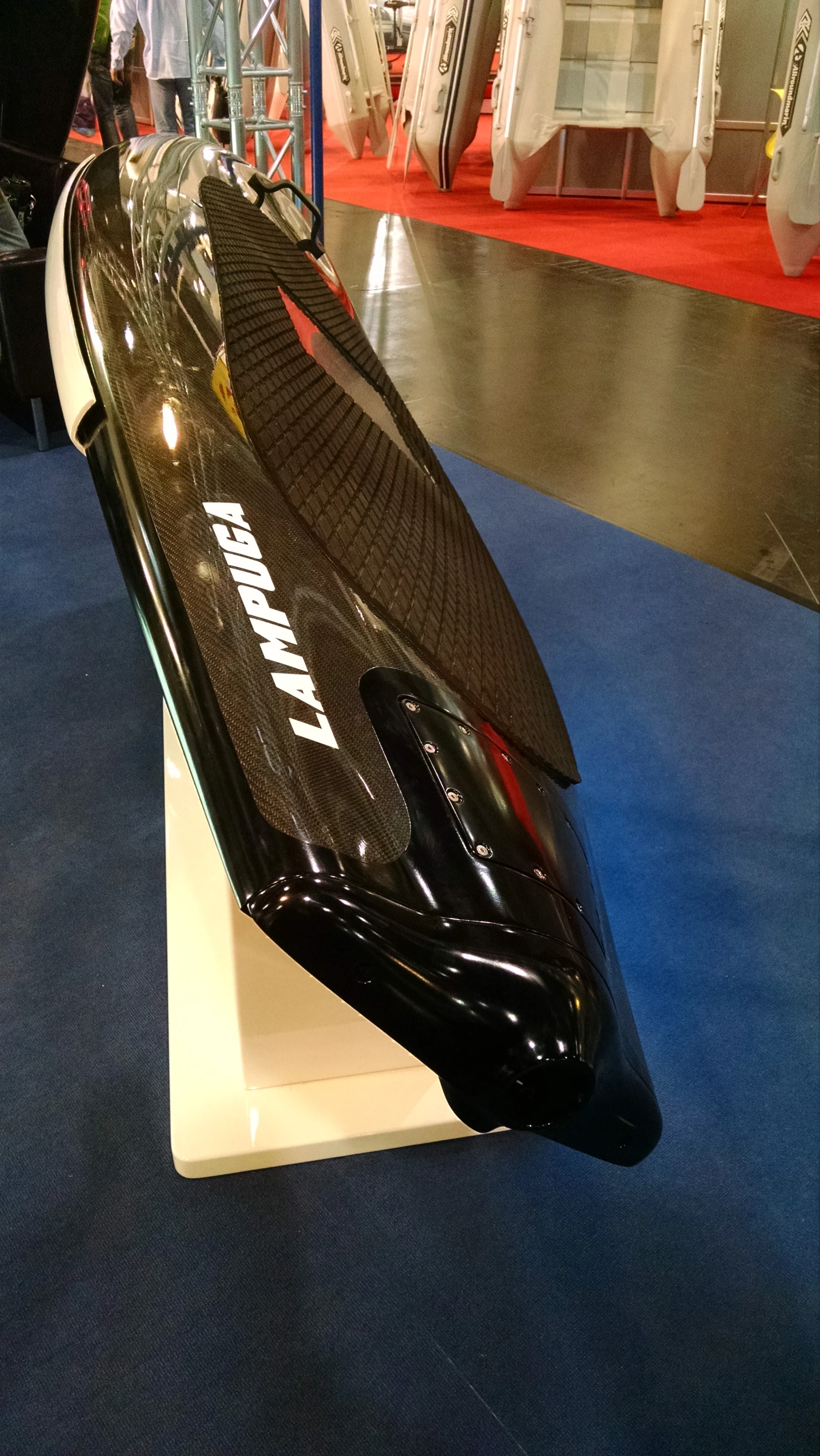 Lampuga electric surfboard at Boot Düsseldorf 2015 (Photo: C.C. Weiss/Gizmag)