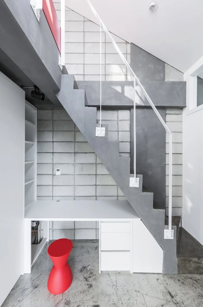 The Flying House has lots of little nooks suitable for study