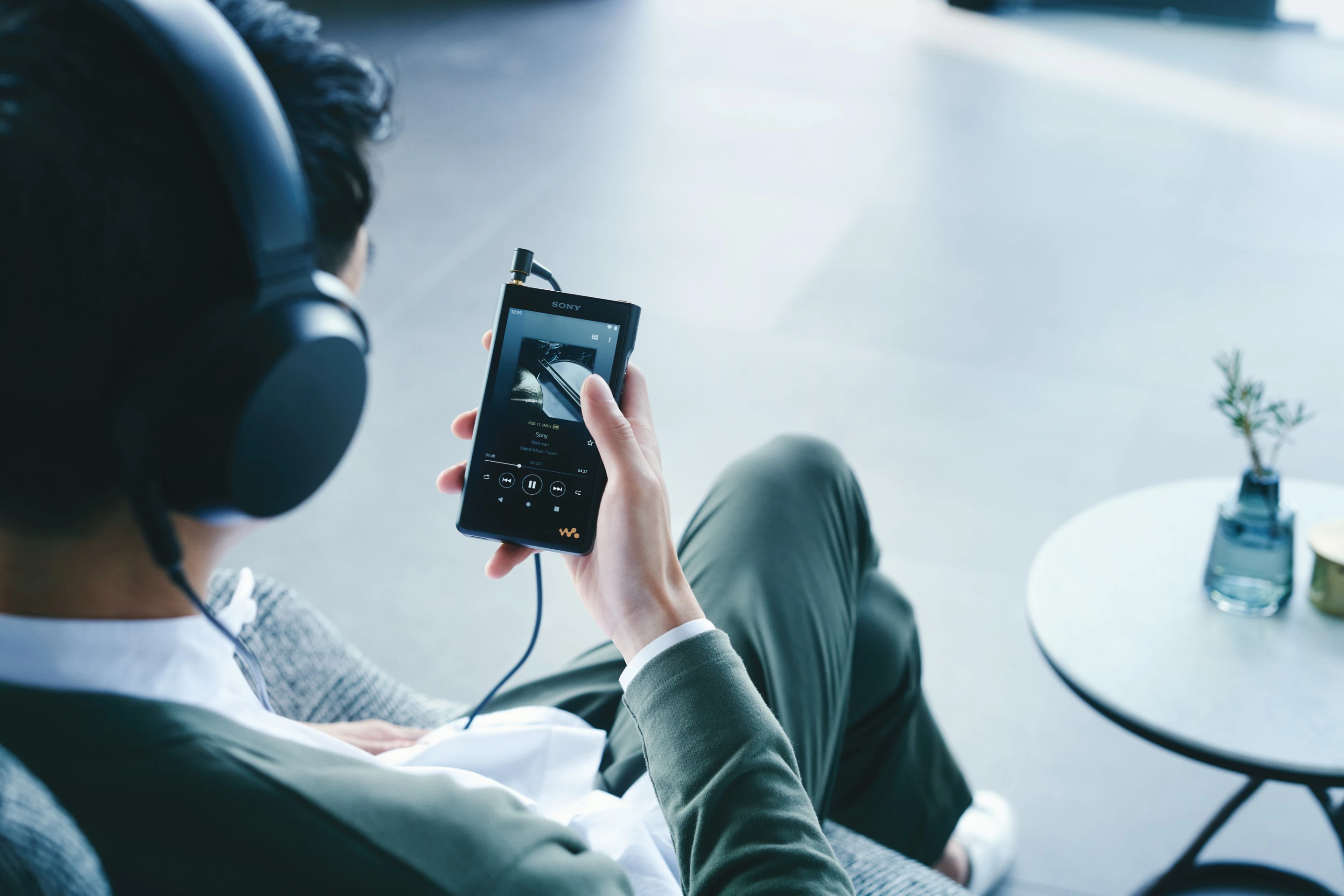 Both the AM2 (shown) and the ZM2 digital audio players feature a 5-inch HD touchscreen display for controlling playback and viewing track art